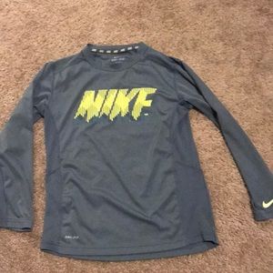 Boys Nike Fit shirt